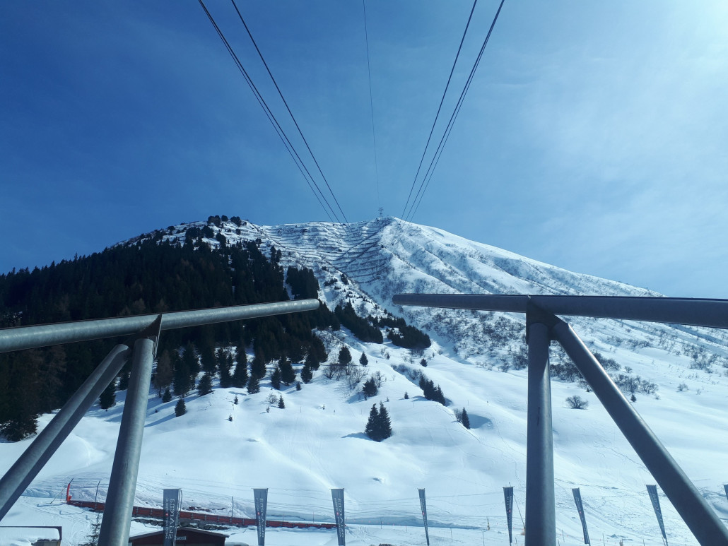 Dank ski-chirgels verlinktem Bus Plan ging es 5 min nach Ankunft direkt per Bus zum Gemsstock