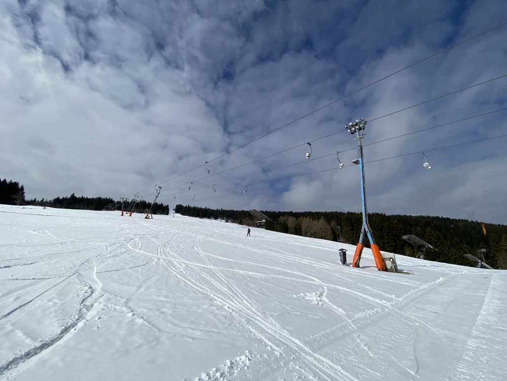Zweite Runde haben wir uns talwärts rechts von den SL gehalten (Piste 4), dort sah es besser aus