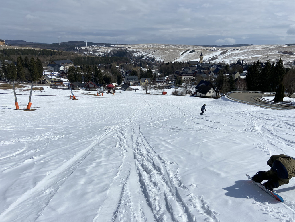 Die Abfahrt ging auf dieser Seite ohne Probleme bis hinunter zum Eisstadion bzw. auf den Parkplatz - unser Shuttle stand da schon bereit :)