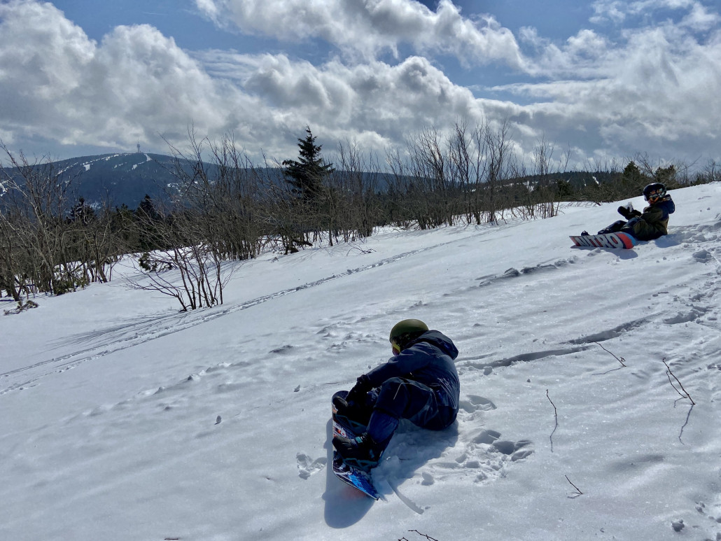 Erneut der sehnsuchtsvolle Blick hinüber zum Keilberg - ich gehe nicht mehr davon aus dass wir diese Saison dort noch auf den Schnee können
