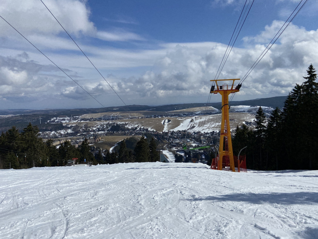 Bis zur Talstation des Gipfel SL eine wunderbare Piste, auch schattenseitig hatte es gegen 14Uhr dann aufgefirnt