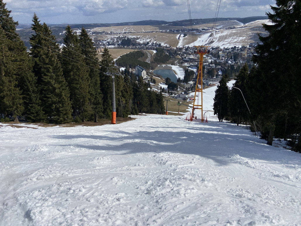Mittelteil des Steilhang dank weichem Schnee gut zu fahren, schattenseitig noch deutlich mehr Schnee