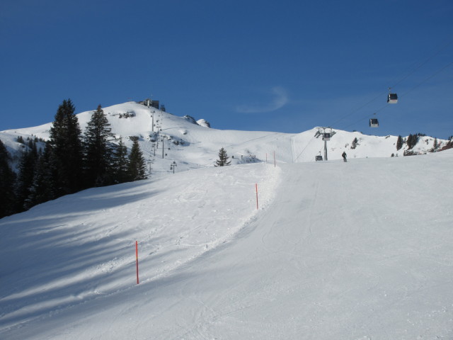 Obersässpiste, darüber die 8-MGD BergJet, links im Hintergrund der 4-CLD Arve