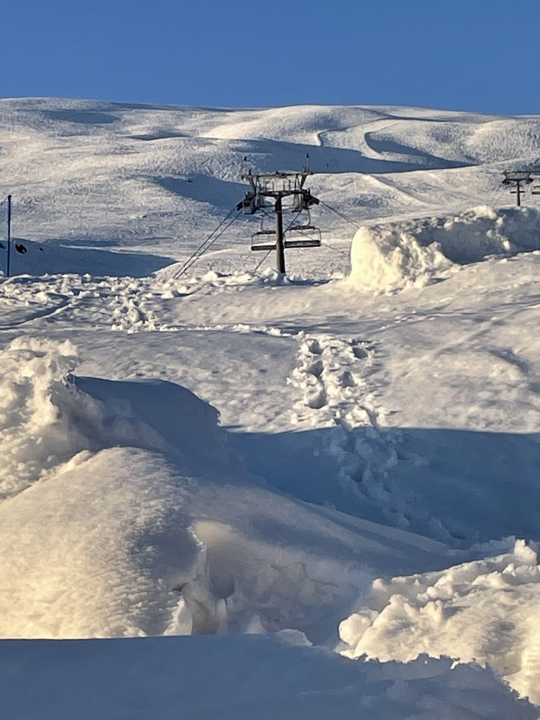 Ja Lift direkt vor der Tür.