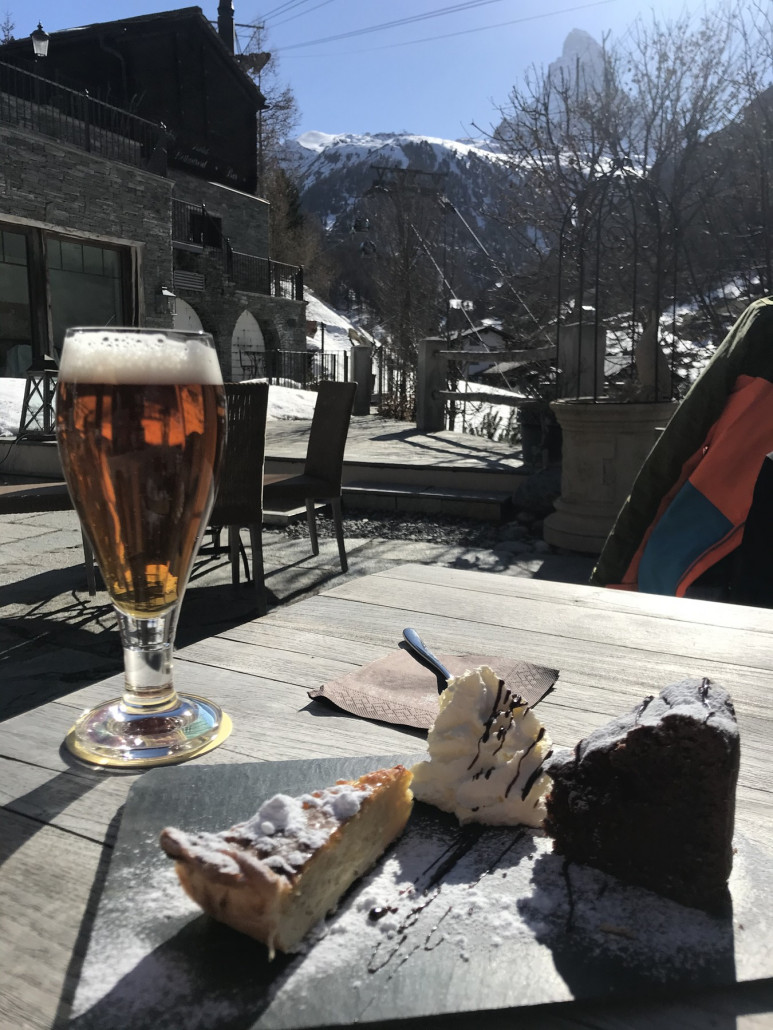 Und dann das verdiente Zvieri im Hotel