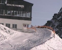 Frische Abfahrtsspuren an der Schaufeljochbahn