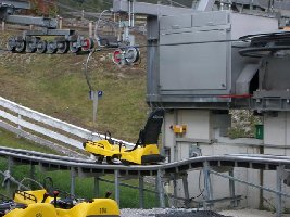 Talstation des Spezial-Schlepplifts für die Schlitten des Alpine Coasters