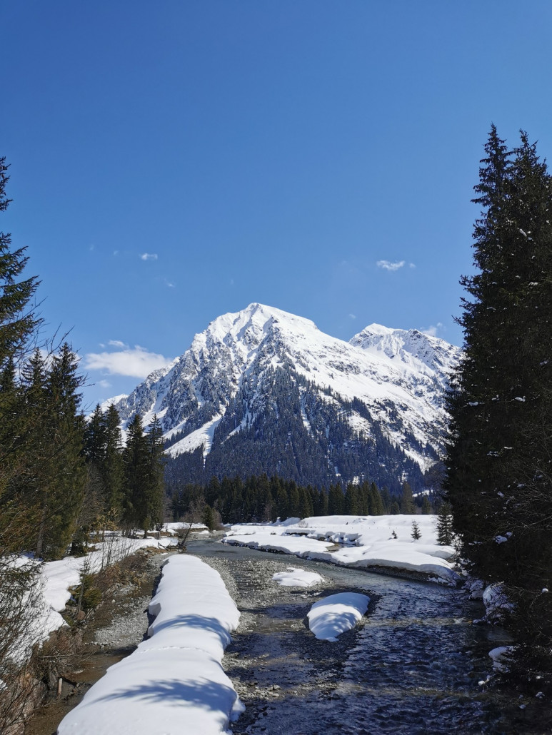 Auch für die Langlaufski ist nach dem Nachmittag Saisonende