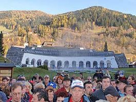 Zahlreiche Teilnehmer beteiligten sich an der Wanderung entlang der &amp;quot;Kärnten-Franz Klammer&amp;quot; Abfahrt