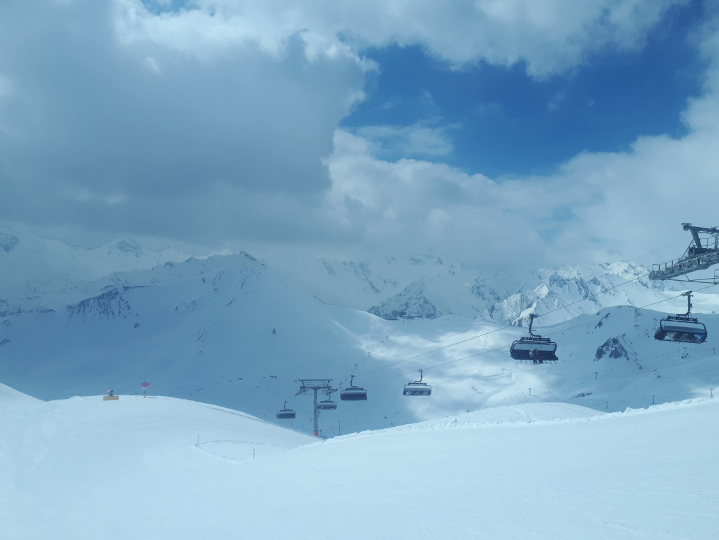 Der 8er Sessel ist schon toll mit der tollen Carving Piste!