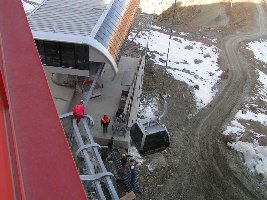 Die Kabinen werden direkt auf der Garagierungsschiene abgesetzt.