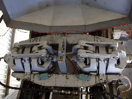 Ganze Fangbremse mit den beiden Backen und den vorgespannten Federpacketen