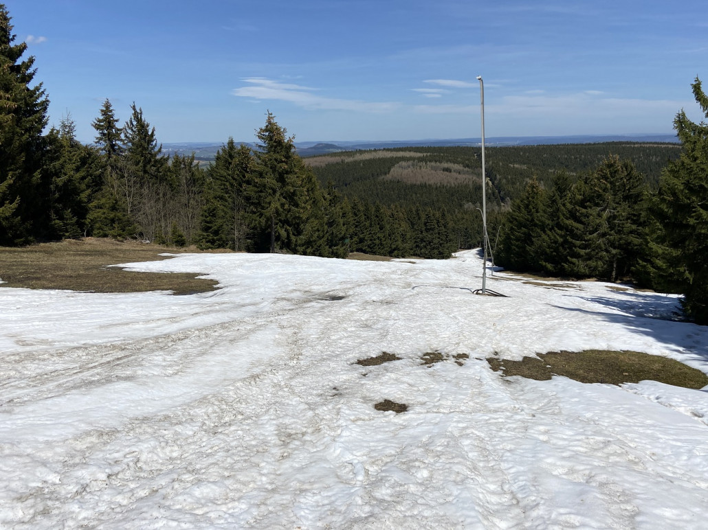 Dünnste Stelle der ganzen Abfahrt, ein paar Tage geht das noch, dahinter die lange Gerade hinunter