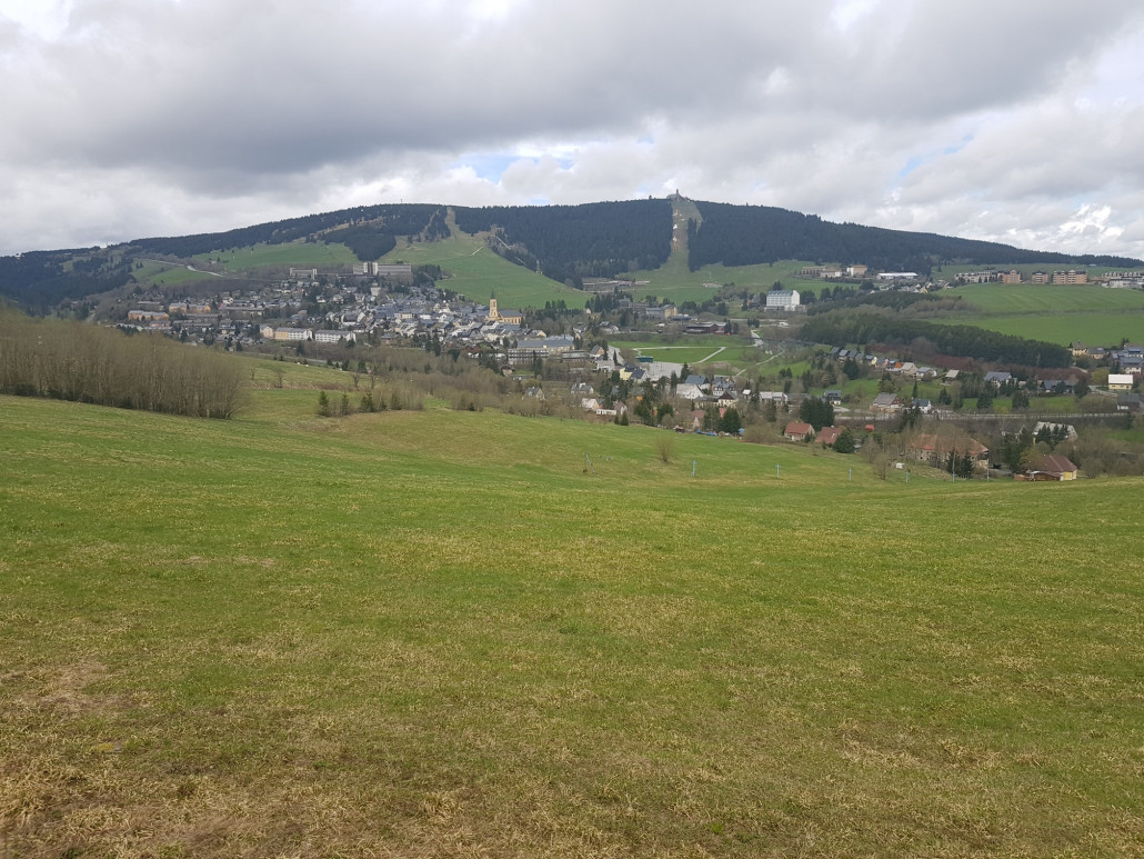 Blick zum Skigebiet am Fichtelberg.