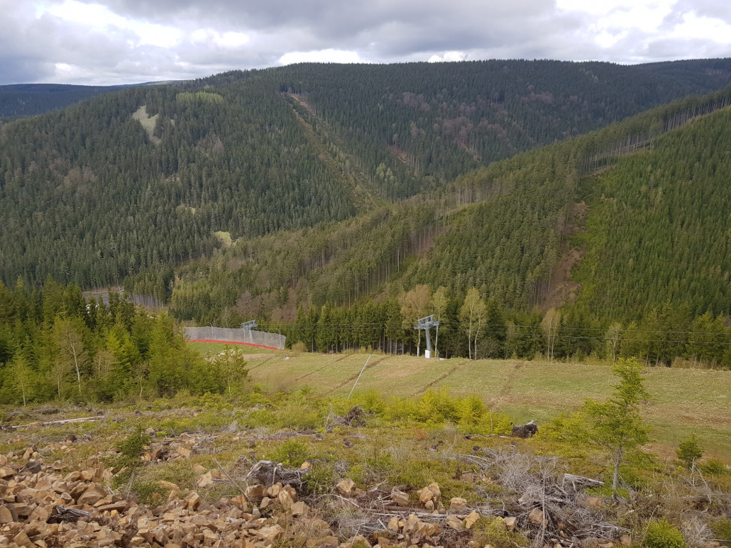 3 Etagen; 1b, Jachymovska, KSB; in der Bildmitte Hadi hora