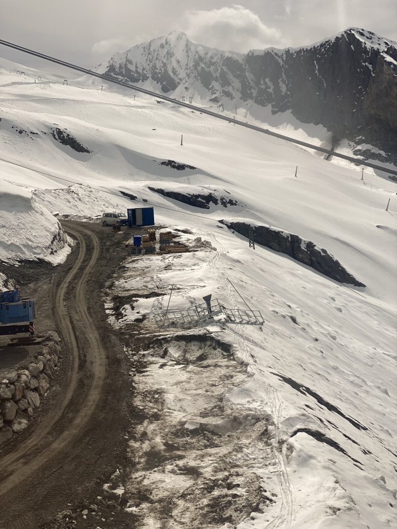 Noch zu montierendes Trittblech/Geländer Stütze 5