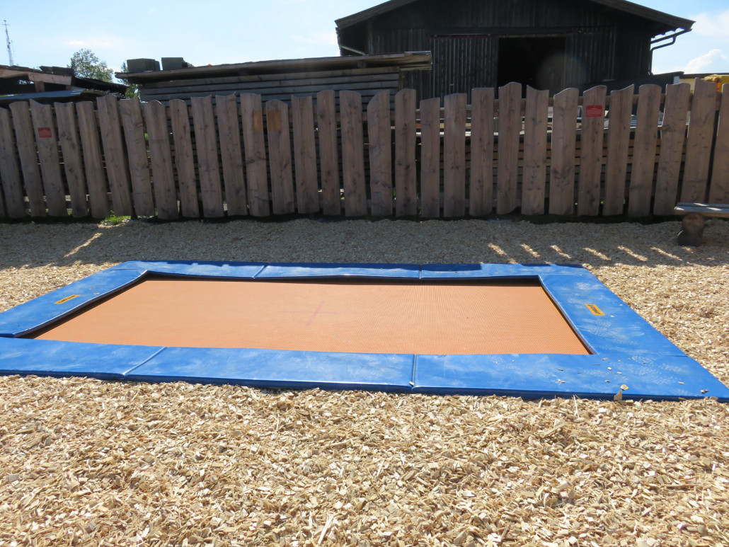 Neues Trampolin