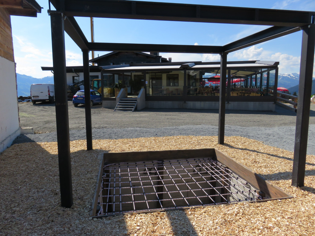 Ende vom Tunnel, bedeckt mit einem Netz. Denke an das Gestell kommt auch noch was zum klettern hin