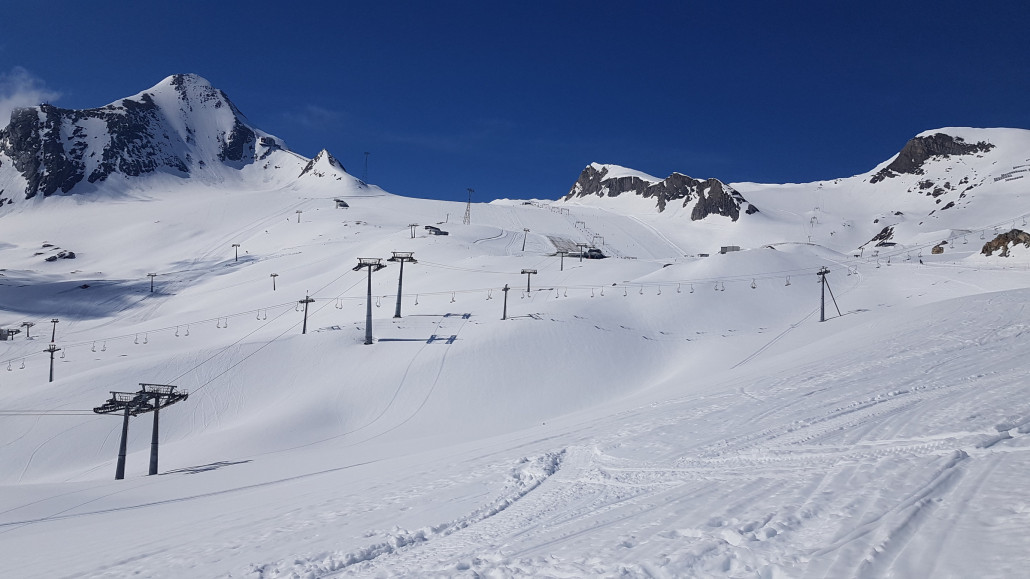 Winterwunderland am Kitzsteinhorn. An vielen Stellen werden Schneedepots angelegt.