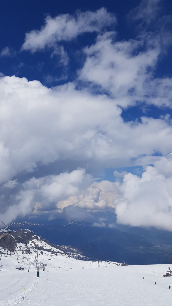 Wolkentürme und Sonne bei der letzten Abfahrt um 14:45