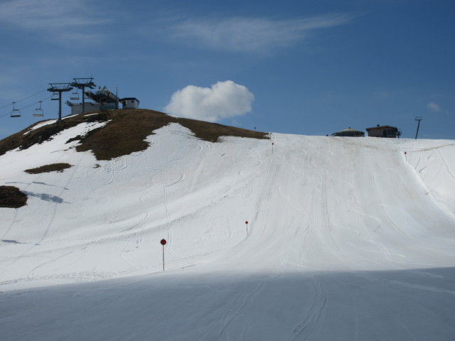 Ganzeralmpiste, links die Bergstation des 4-CLD Ganzeralm (2.098 m)