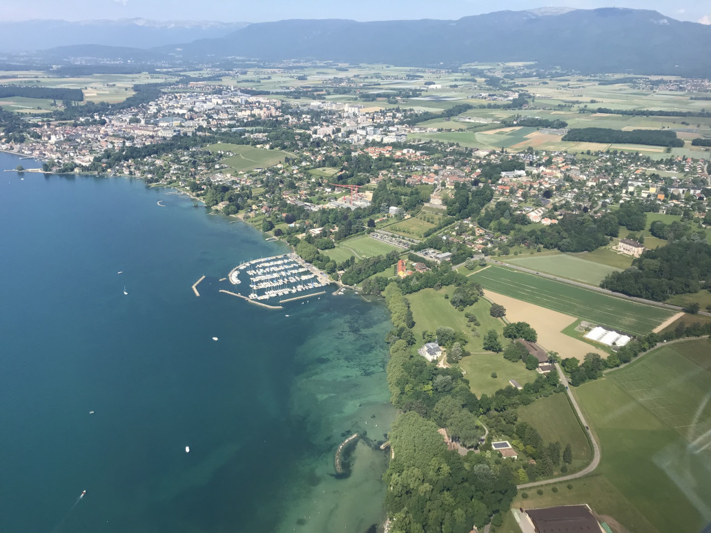 Unser Hotel in Prangins in der Bildmitte