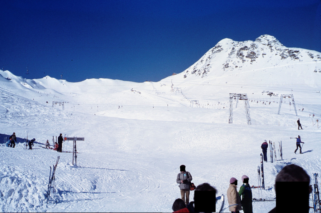Blick von der Sommerbergalm in Richtung Tuxerjoch. Von links nach rechts sieht man die SL Ramsmoos und Tuxerjoch, sowie den ESL Tuxerjoch