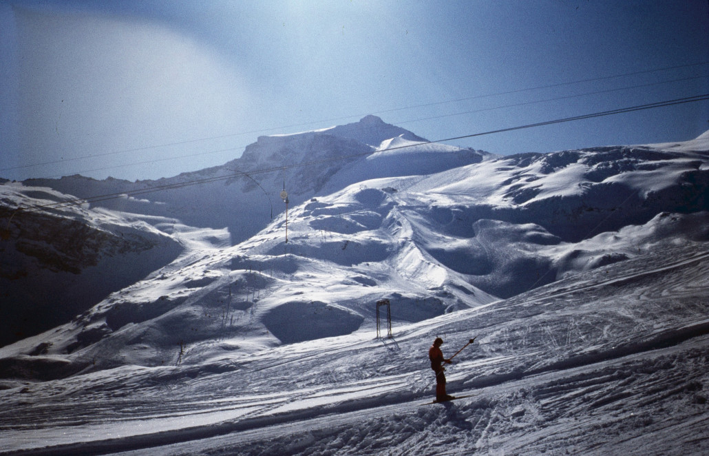 Von der Beleuchtung her ist dieses Bild - wie ich finde - sehr interressant ;). Im Vordergrund sind die beiden SL am Tuxerjoch und im Hintergrund die 2., sowie auch die 3. Sektion
