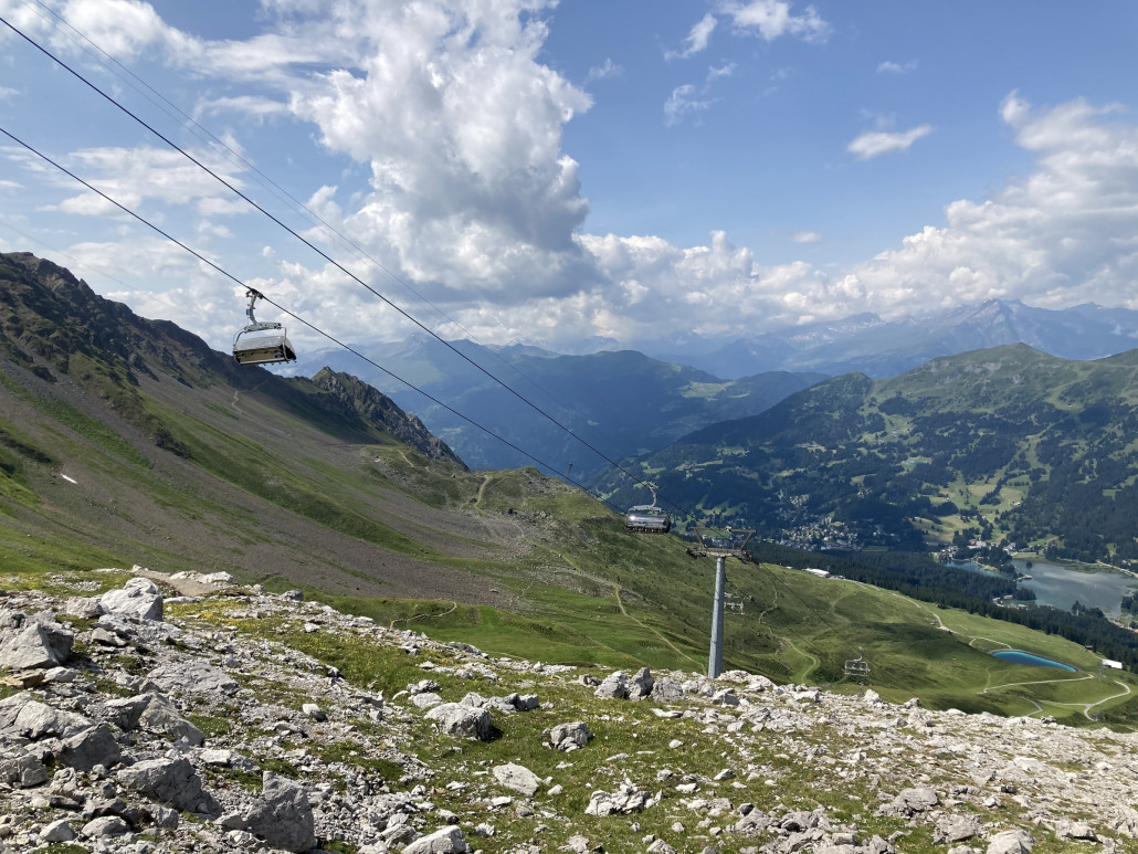 The Great White. Sesselbahn Weisshorn Speed mit neuen Sesseln und Bike-Gehängen.