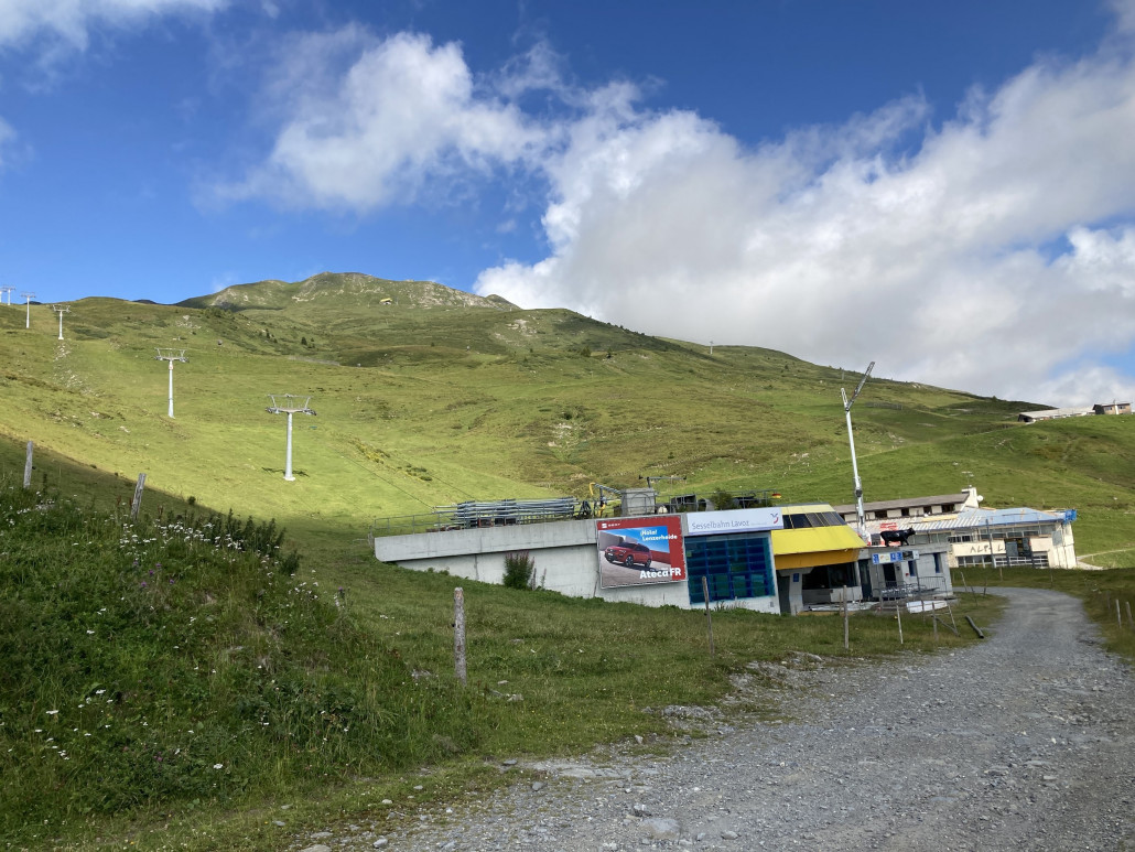 Talstation Sesselbahn Lavoz im Sommerschlaf