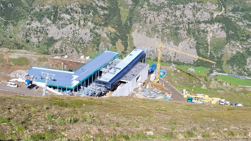 Mittelstation, links ist der Bahnhof