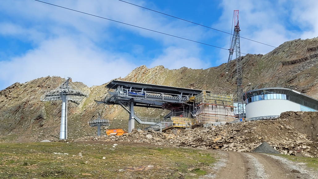 Die Bergstation ist direkt an die Festkogelbahn gerückt