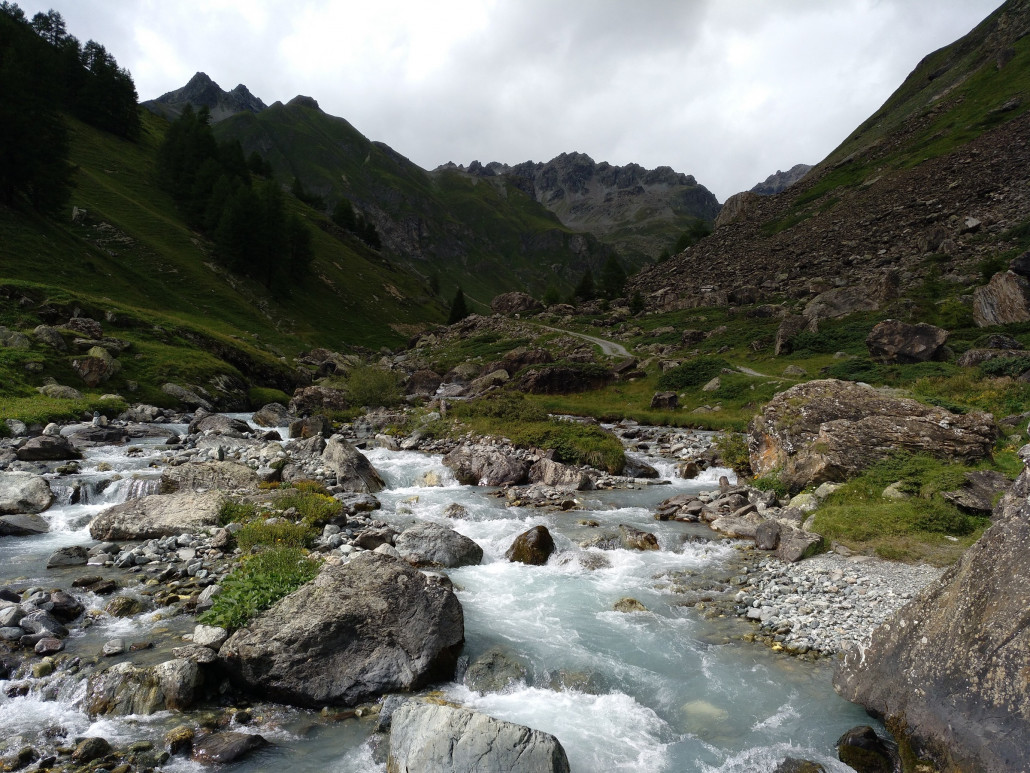 Val Tasna (Wanderweg ist auf der linken Seite)