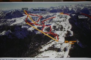 Ich glaube diese Tafel hat Matthias schon vor fast 2 Jahren fotografiert. Die untere der beiden Bahnen wurde 2004, die obere heuer gebaut.