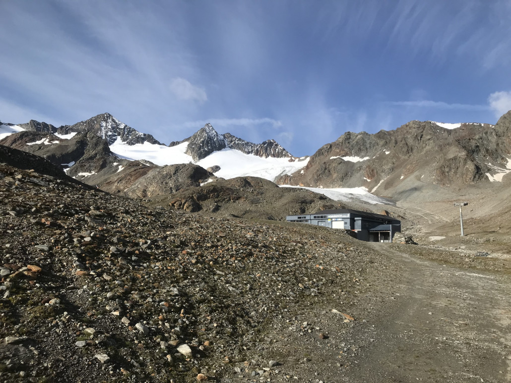 Blick auf die Daunjochseilbahn