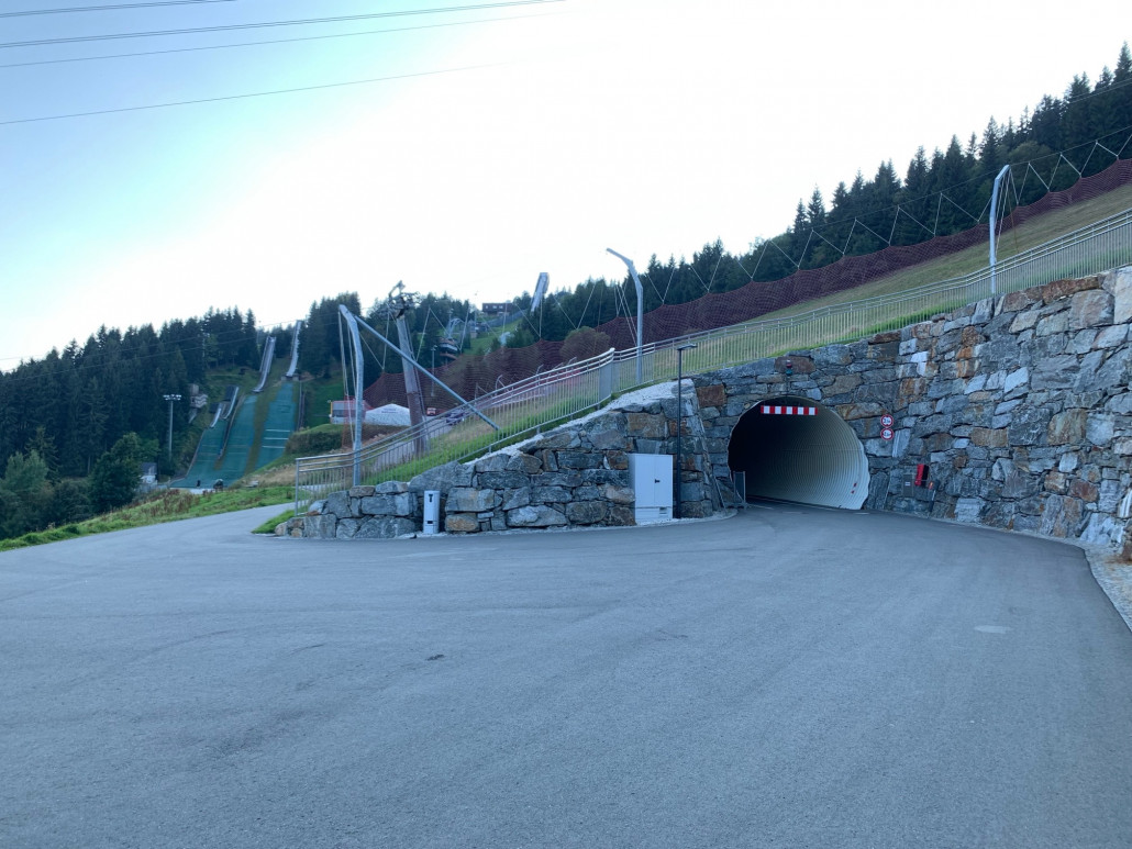 Schanzentunnel Othal: massiv; lang; keine halben Sachen gemacht.