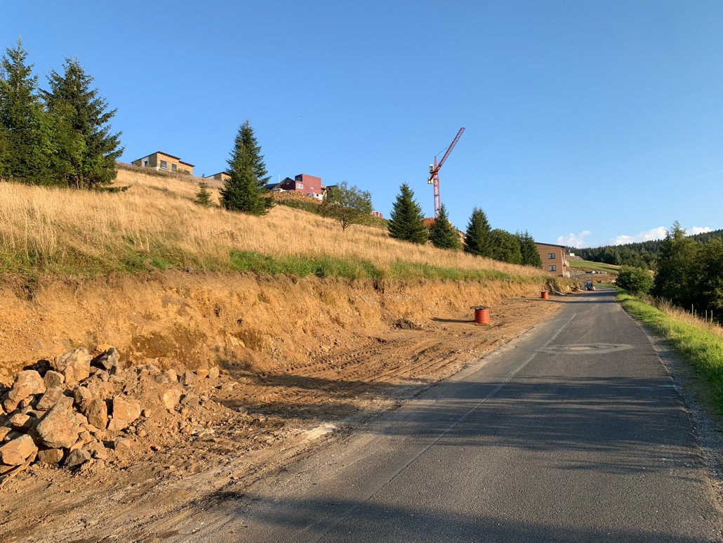 etwas weiter oberhalb: Straßenverbreiterung