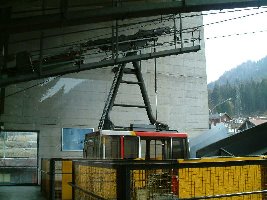 Talstation, die Auffahrt ist ein tolles Erlebnis, erstaunlich schnell und sanfte Stützenüberfahrt