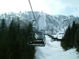 Die zweite 4 SB (Poma), saulangsam und nicht gerade sinnvolle Strecke (oberster Teil viel zu flach)