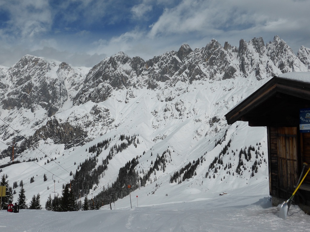 links unten sieht man tatsächlich 2 andere Schifahrer im Rosswieslift
