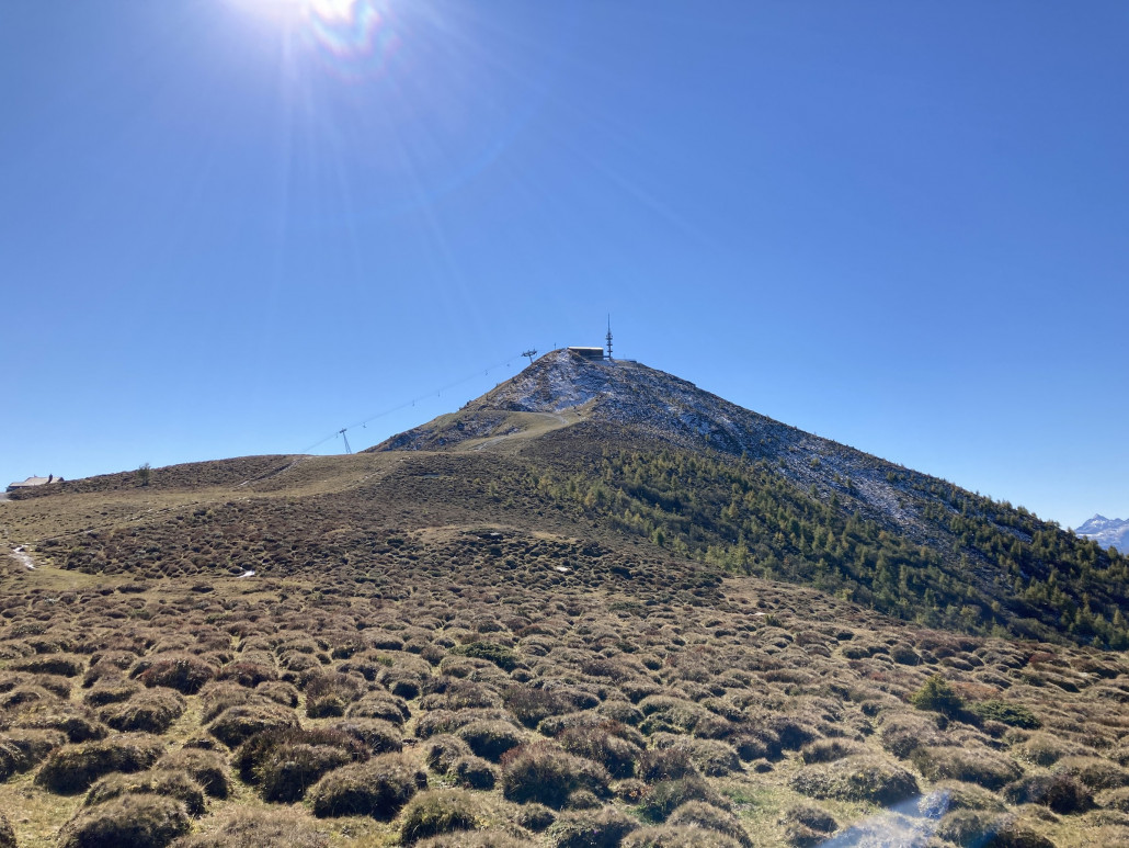 Blick zurück zum Piz Scalottas. Die Nordhänge waren heute bis weit nach unten gefroren (was die ganze Angelegenheit nicht einfacher machte...)