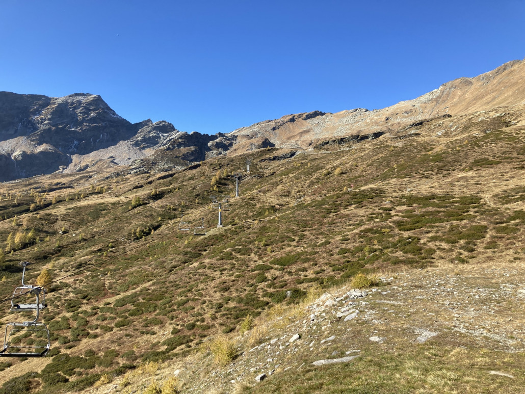 Blick auf die obere 4KSB Sonnenberg, welche aber nicht in Betrieb war. Fährt diese überhaupt im Sommer? Ich bezweifle es, auf Plänen ist sie allerdings teilweise eingezeichnet.