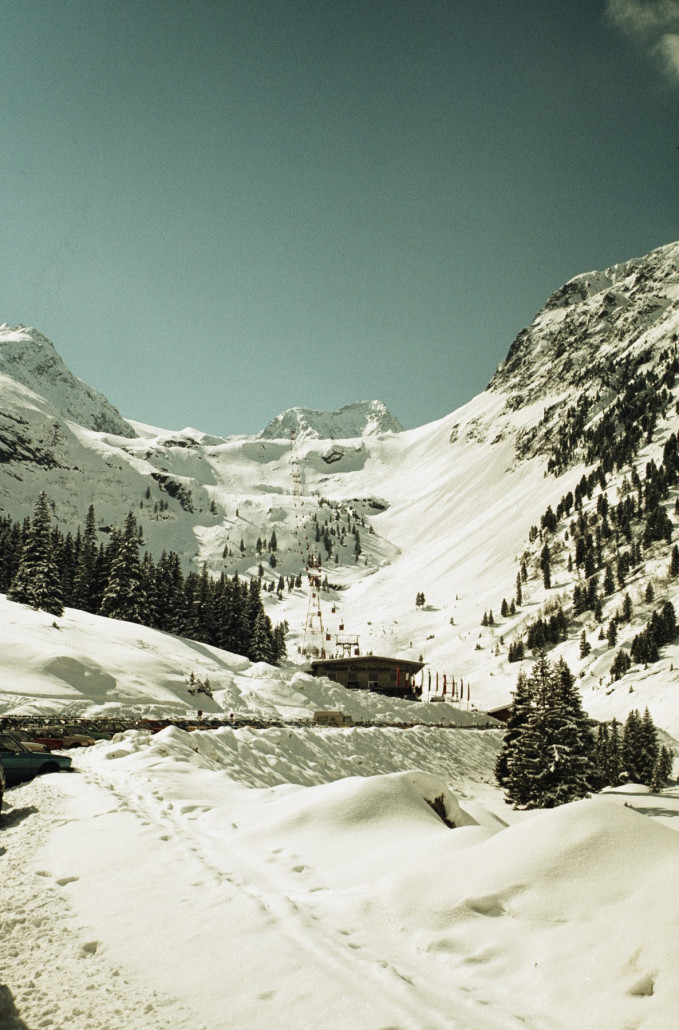 Blick vom Parkplatz in Richtung der Eisgratbahn