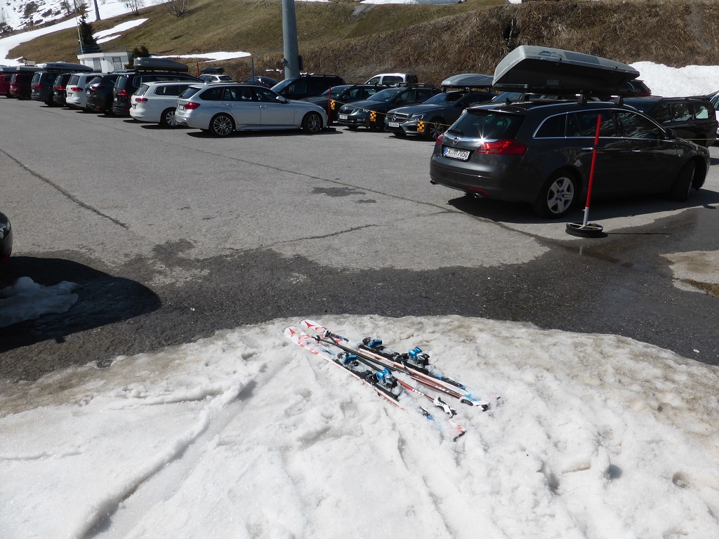 soweit die Schi tragen...<br />Fazit: Galtür ist so ein Gebiet, das ich gerade zum Saisonende hin sehr gern mag. War da schon einige Male und hatte auch immer Glück mit den Bedingungen. Einziger kleiner Minikritikpunkt: es gibt, meiner Meinung nach, keine wirklich gute Hütte bezüglich Essen. Ist natürlich Mosern auf höchstem Niveau. Insgesamt war das natürlich ein Toptag.