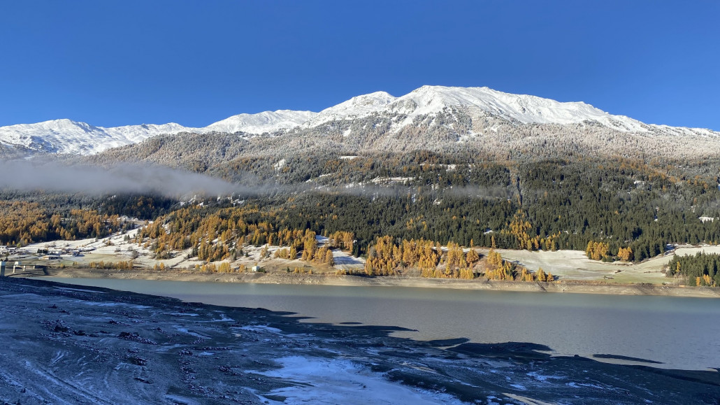Deutlich weniger Schnee bei Blick Richtung Talstation Haideralm (ganz links)