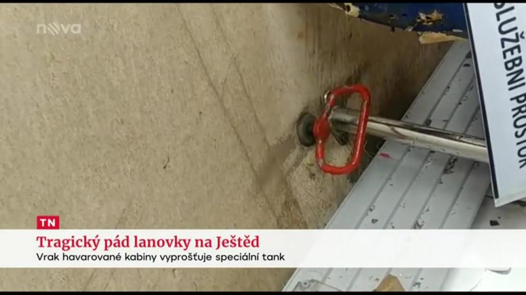 Handgriff zur Auslösung der Fangbremse nach Unfall (siehe Text).