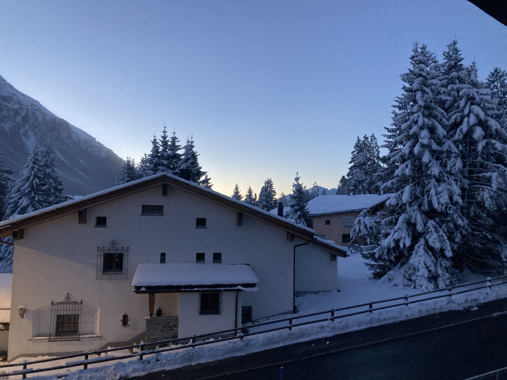 Fast wie im Hochwinter: Start in den Tag auf der Lenzerheide.
