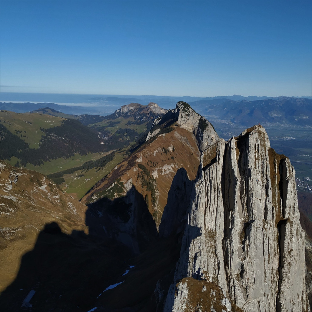 Blick auf den Chrüzberg III vom Vorgipfel des Chrüzberg IV