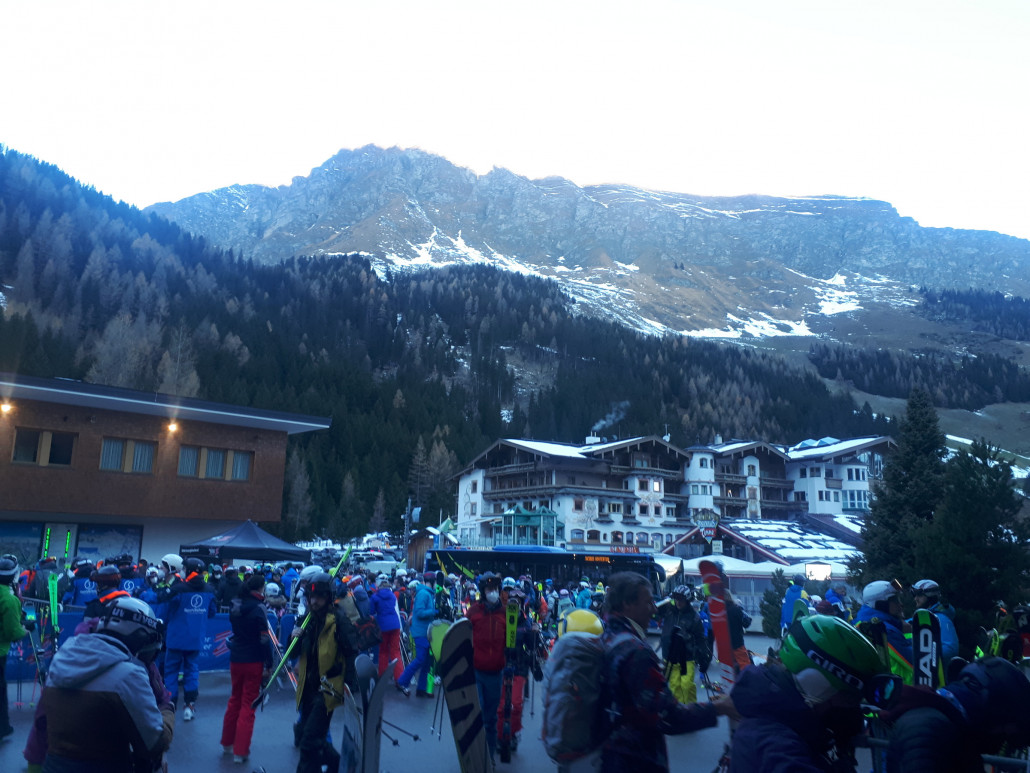 Morgens jeweils 5 min an Kasse und an der Bahn anstehen.