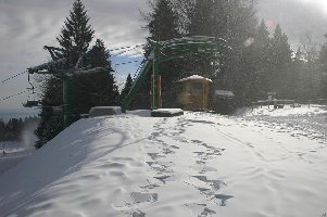 Winteridylle (Mischung aus Frau Holle und Lenko) an der Bergstation DSB Sleme. Insgesamt habe ich entlang Sleme + Babylift 20 Kanonen gezählt.